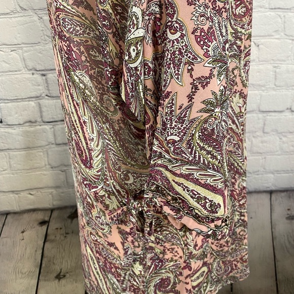 BKE Boutique Paisley Blouse size medium - Picture 6 of 12